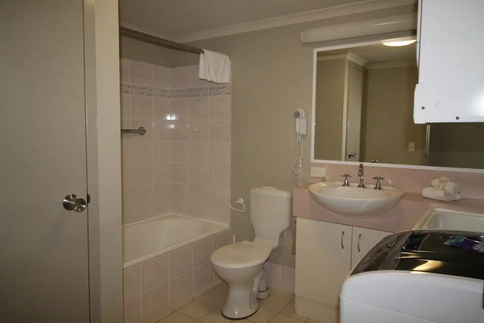 Horizons 115 - Lake Jindabyne Waterfront