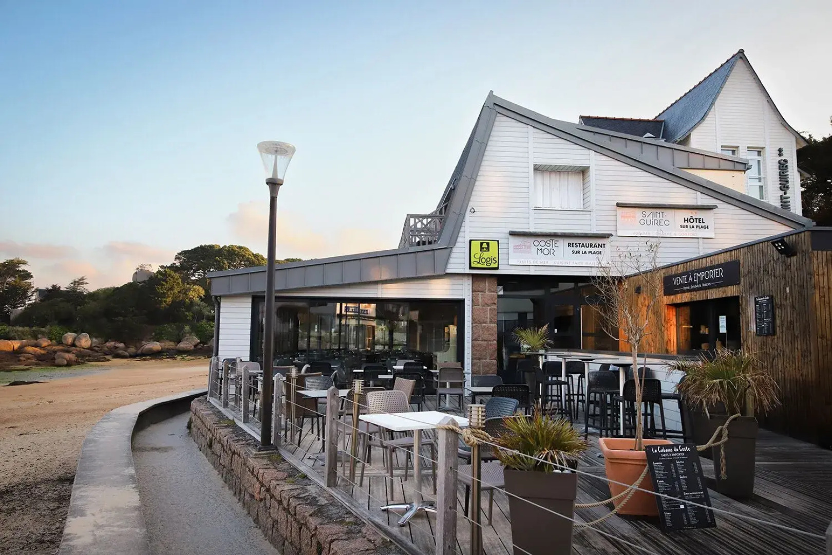 Logis Hôtel Saint-Guirec et de la Plage