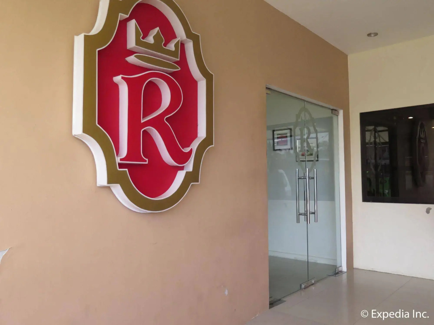 Royale House Hotel Davao powered by Cocotel