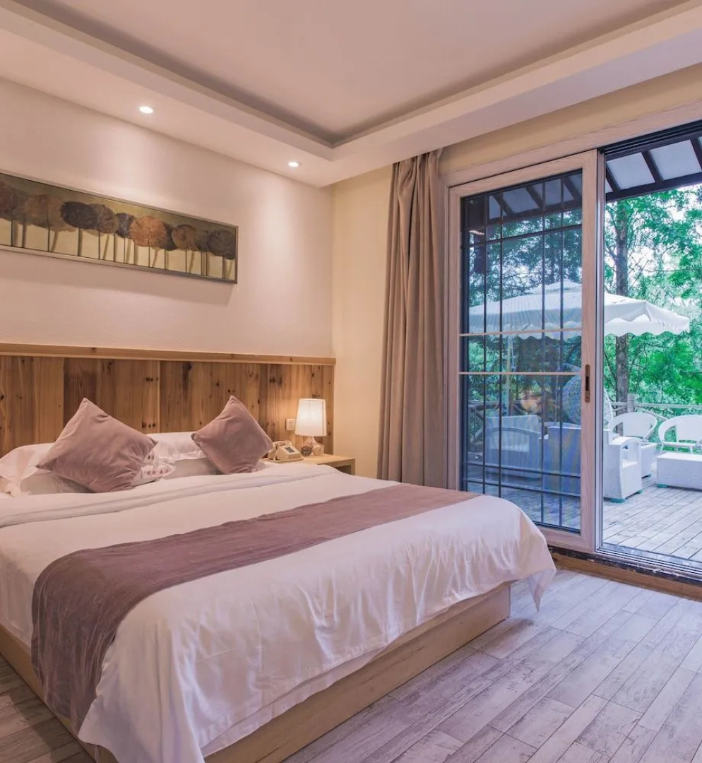 Wuyishan Old Street Sen Live British Inn