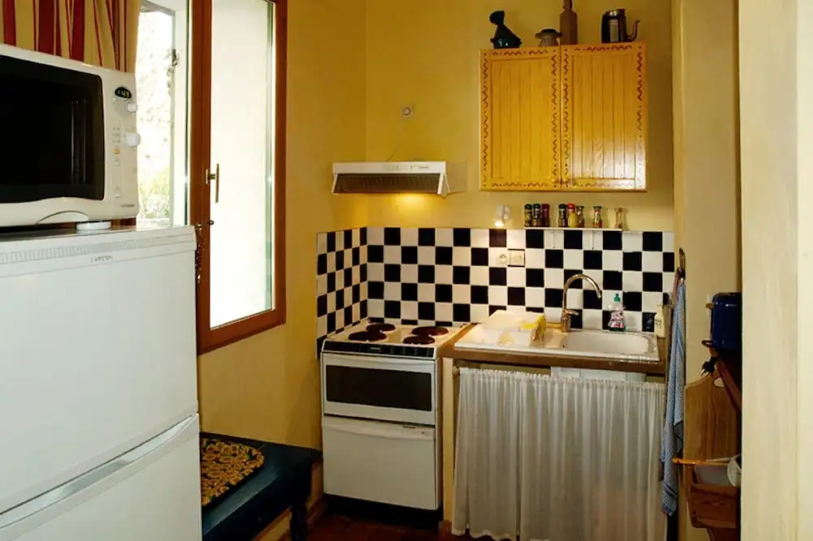 House With 2 Bedrooms in Cascastel-des-corbières, With Enclosed Garden