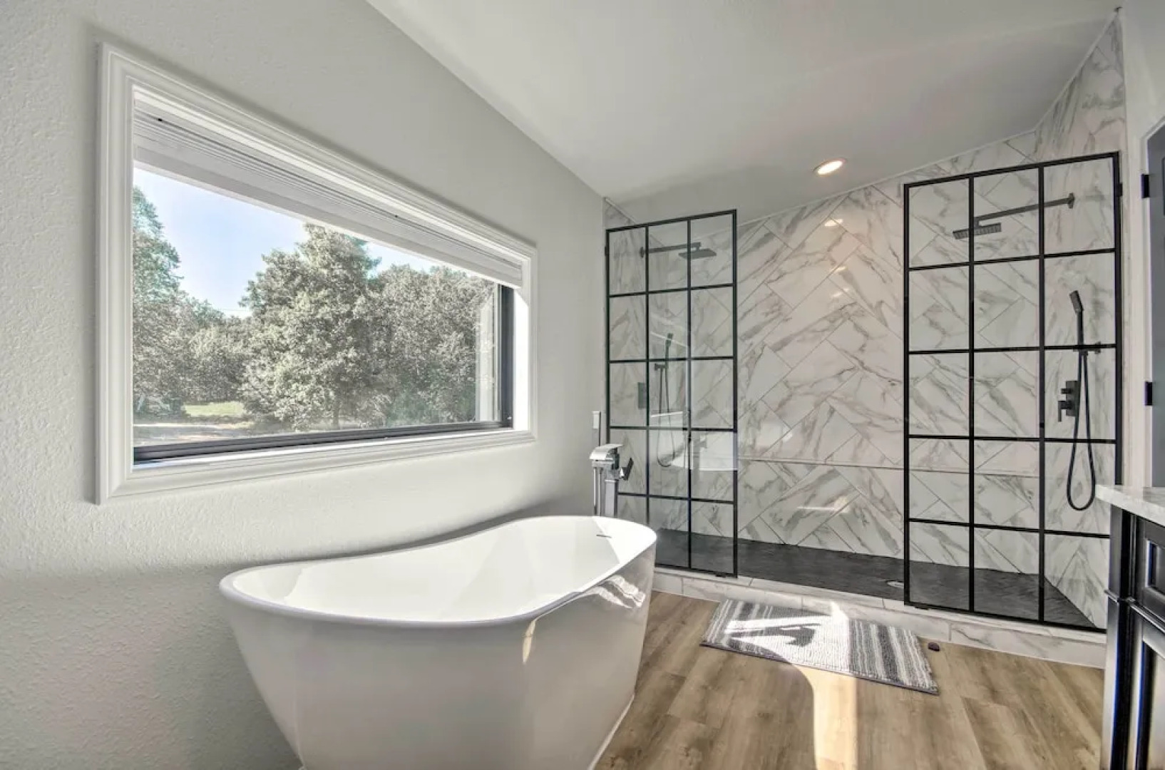 Waterfront Escape: Ozarks Home + Guest House!