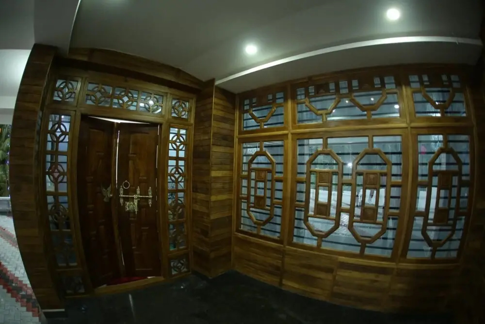 4 Bed Flat - Sleeps 8 - Pets - Smoking - Parking