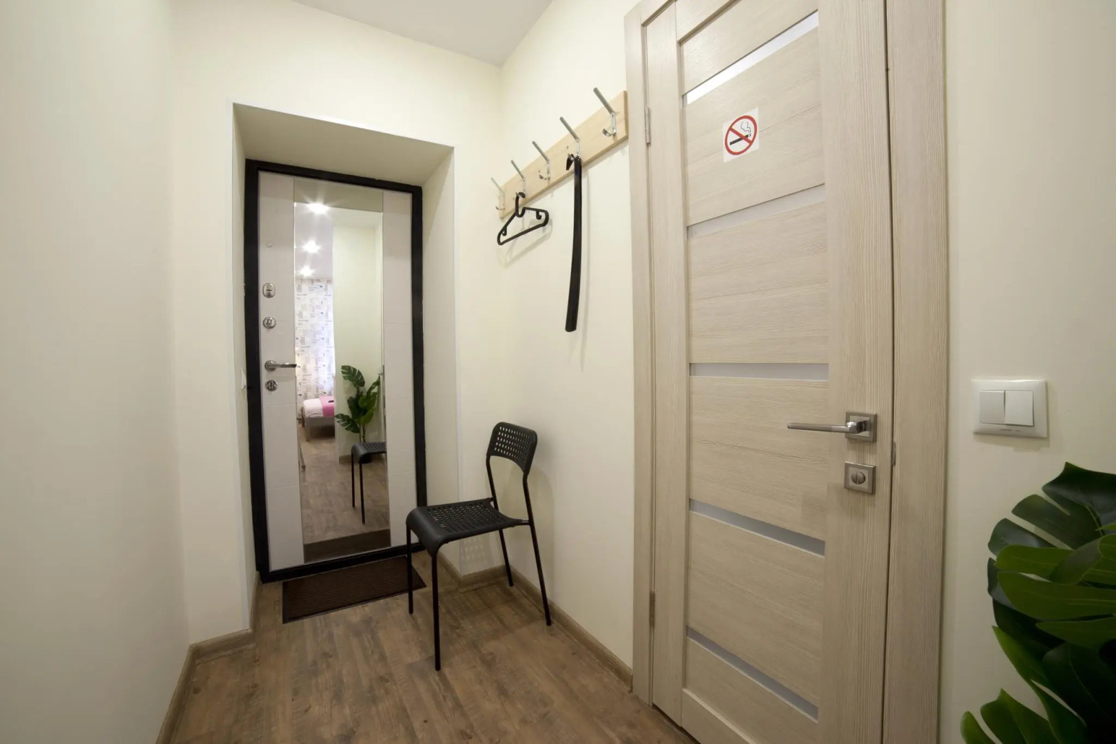 Диван и Чемодан на ул. Серафимовича, 1/4