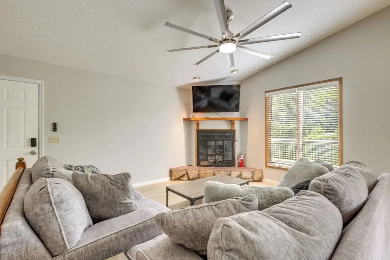 Lakefront Family Home 13 Mi From Gateway Arch!