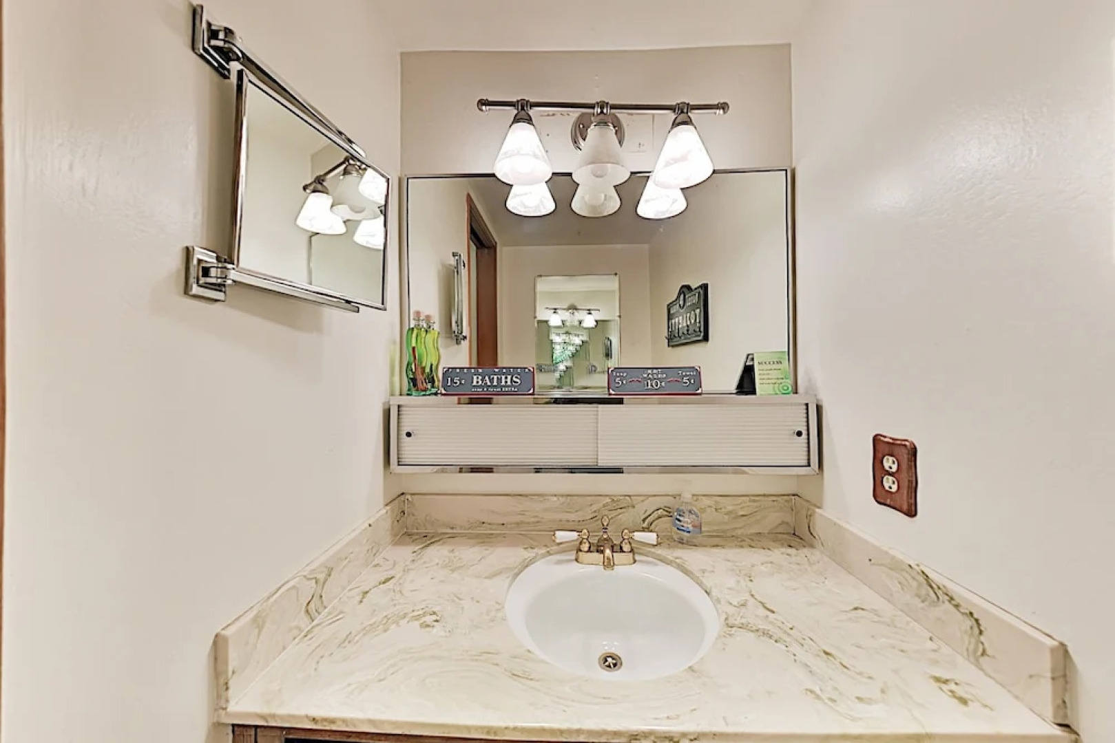 Serene : Forest Views & Wraparound Deck! 3 Bedroom Home