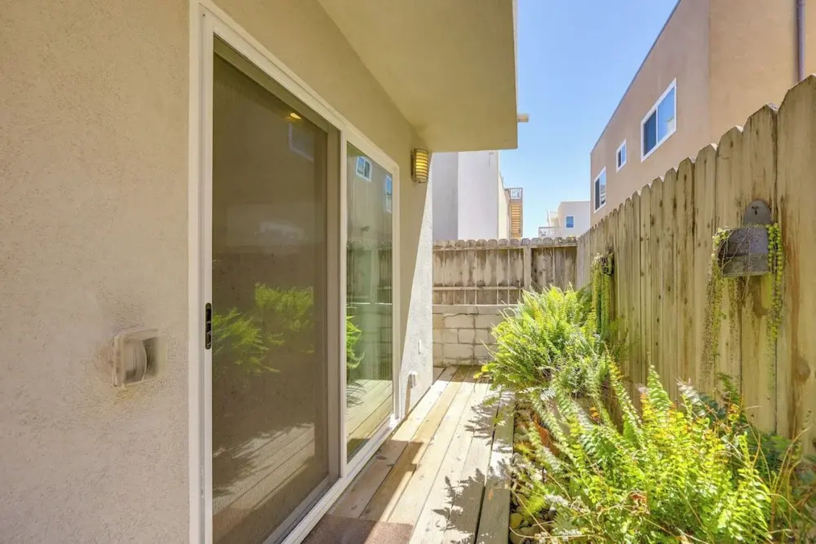 Sleek Oxnard Townhouse w/ Balconies: Walk to Beach