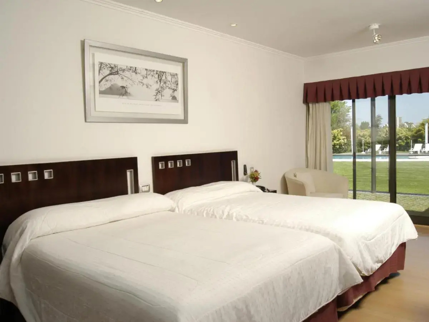 Camberland Resort And Suites Pilar