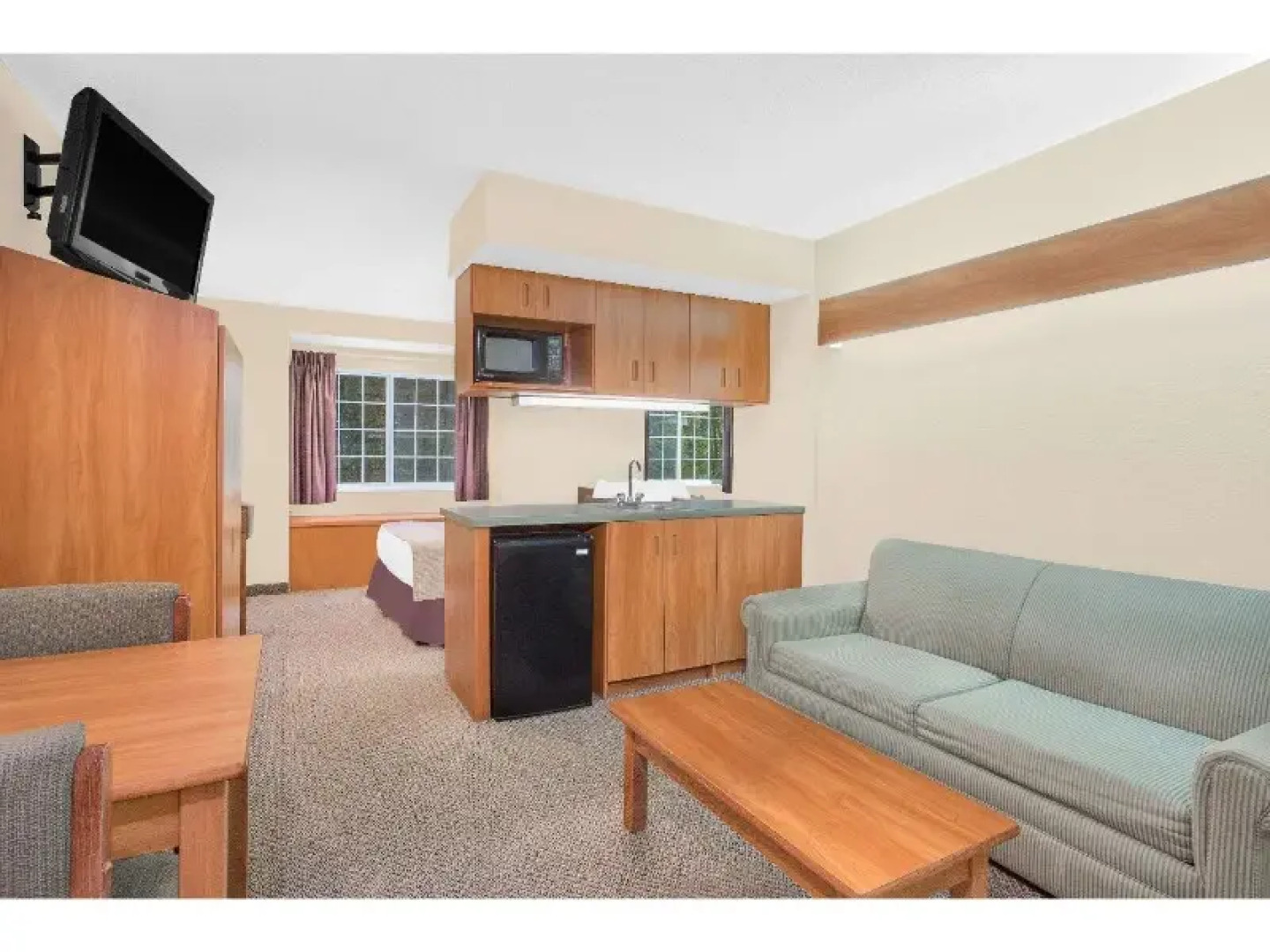 Beckley East Microtel Inn / Suites