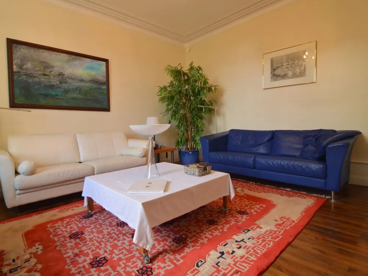 Mansion With all Modern Comforts, Swimming Pool, Large Garden and Stunning Views