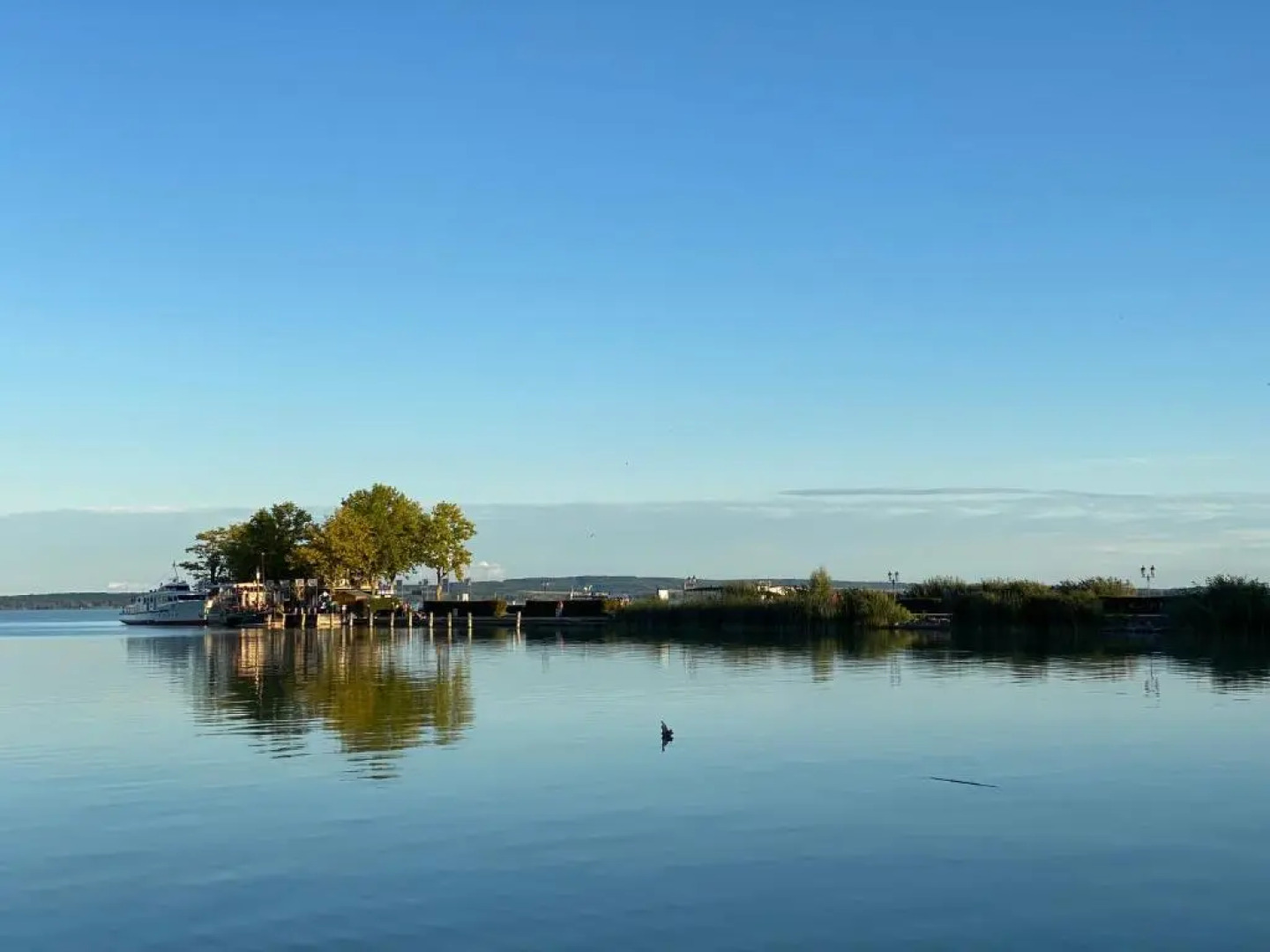 ROYAL SUN - lakeside luxury studio flat at Balaton