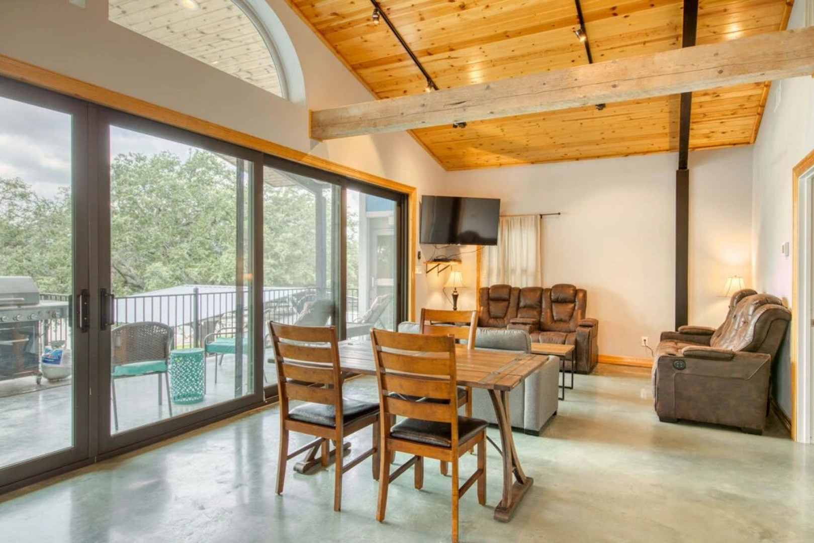 River Oaks Lookout - Unit B