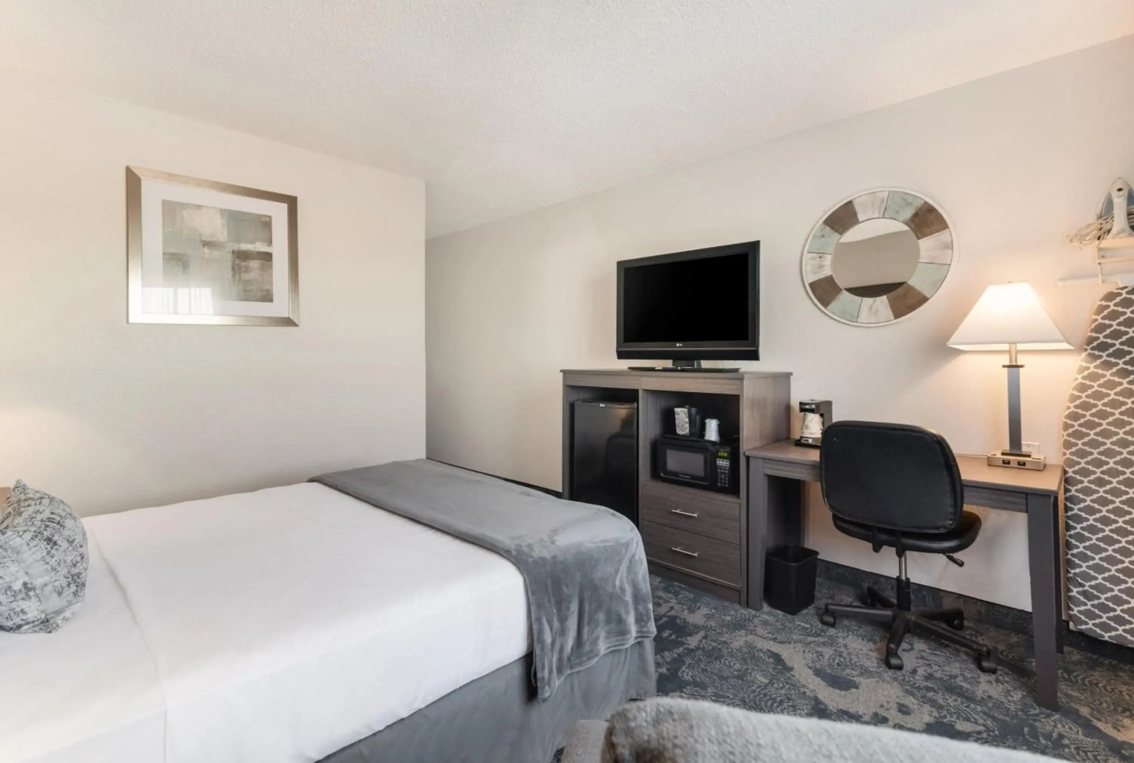 American Inn Suites Detroit Metro Airport