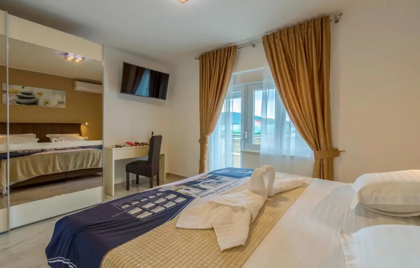 Nice Home in Dubrava kod Sibenika With Outdoor Swimming Pool, Wifi and 5 Bedrooms