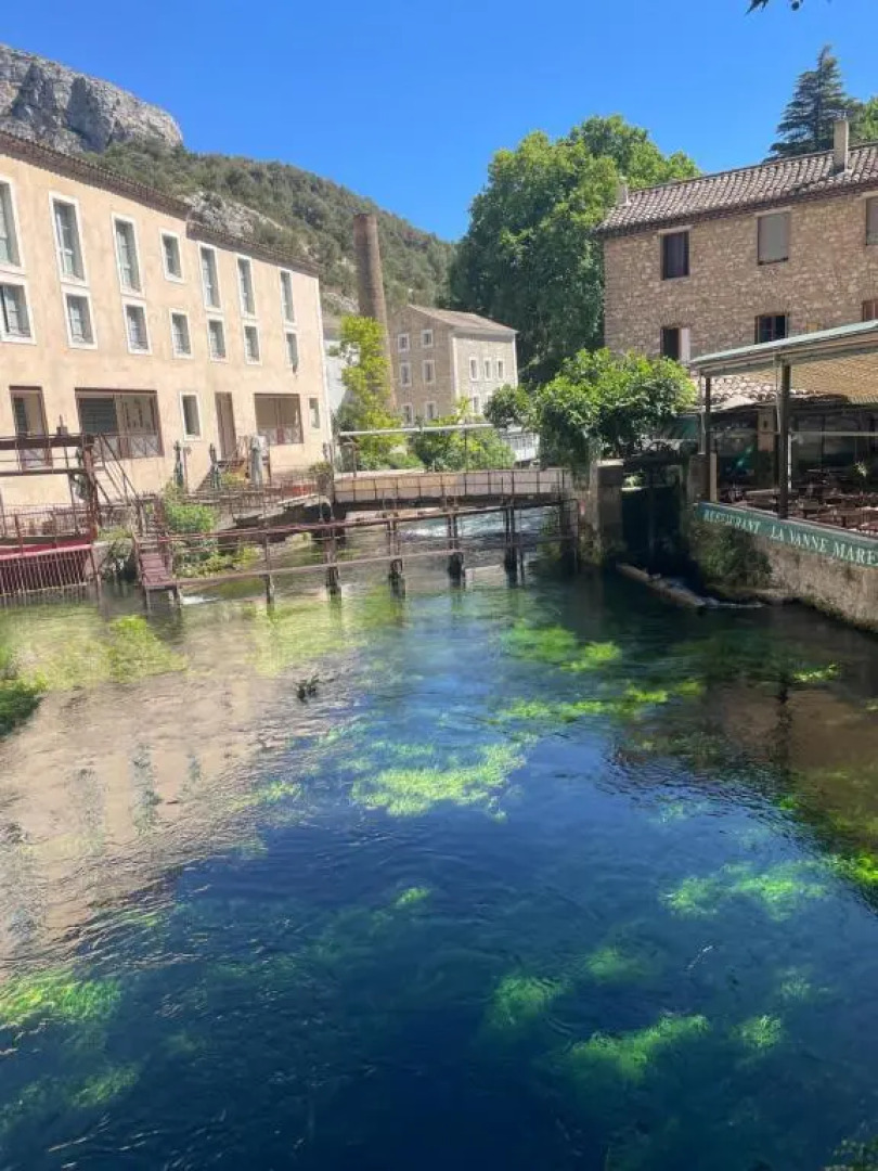 SAKINA Appartement en bord de sorgue