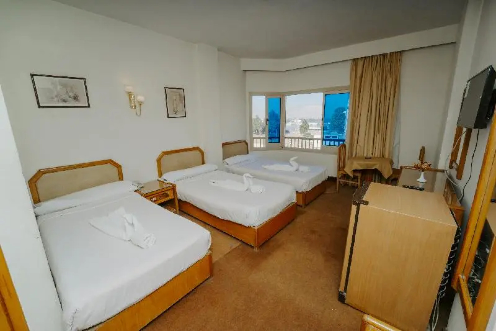 Queens Valley Hotel, Restaurants, Bars and Spa Luxor