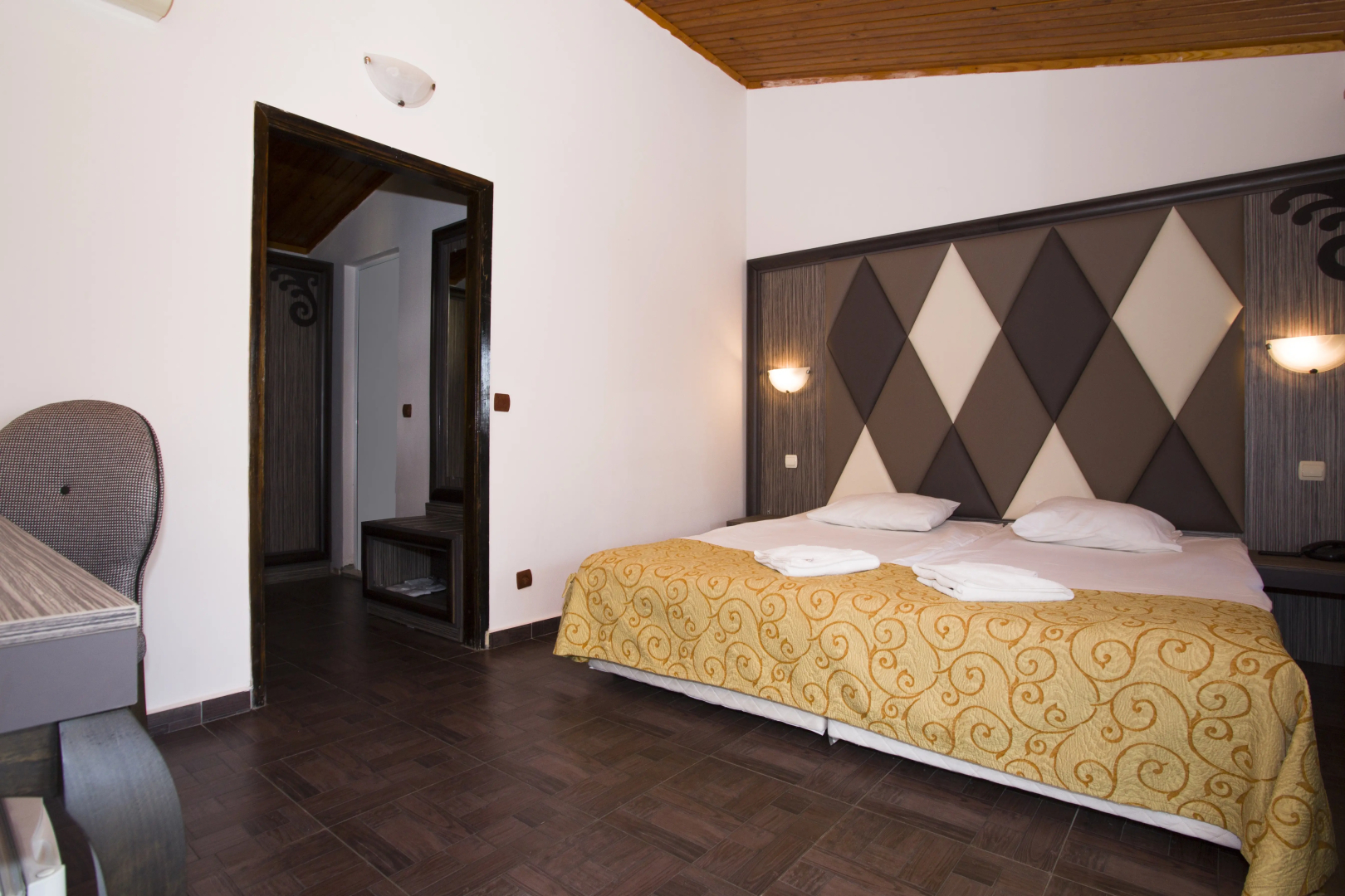 Elenite Holiday Village