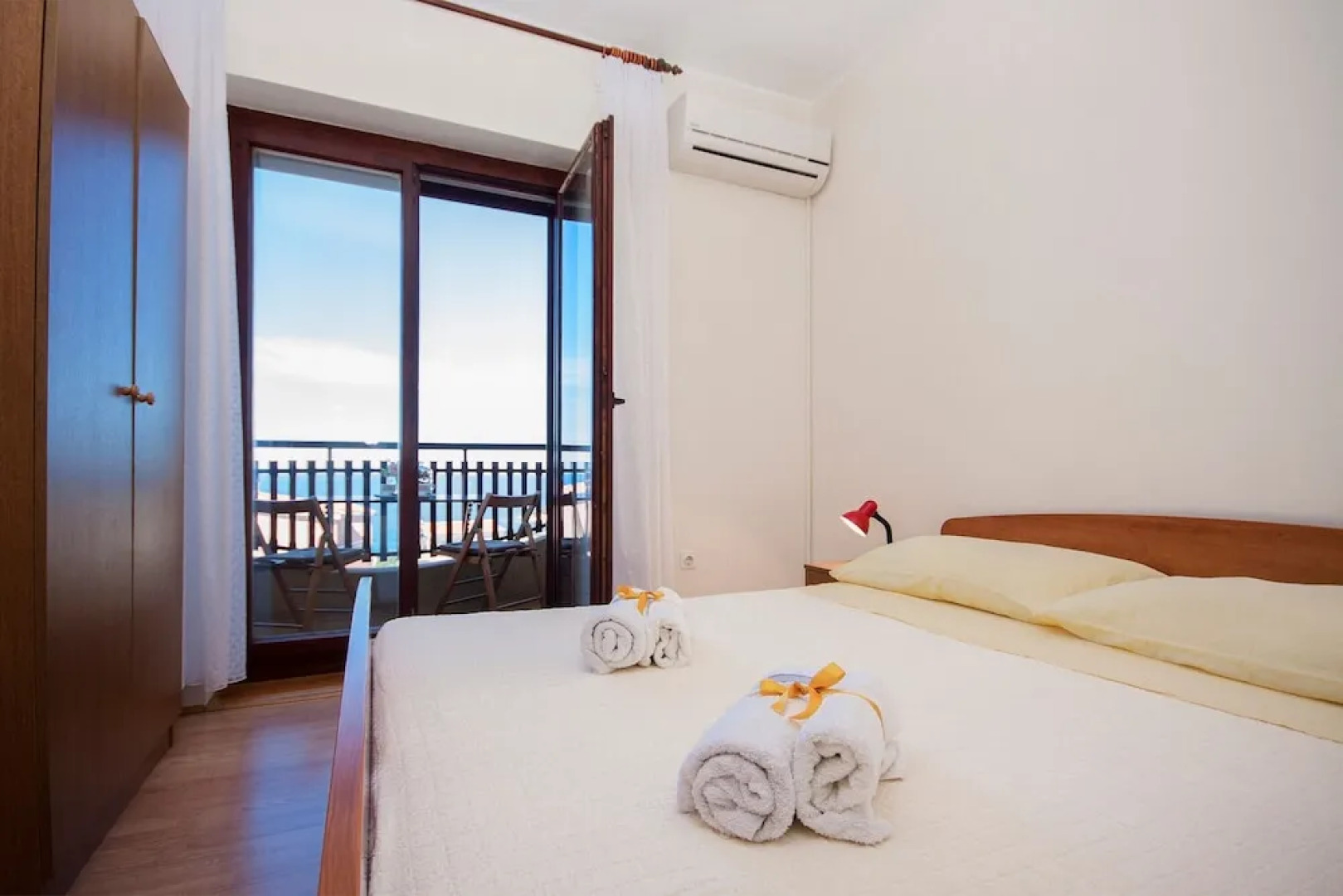 Apartments & Rooms Mikelin