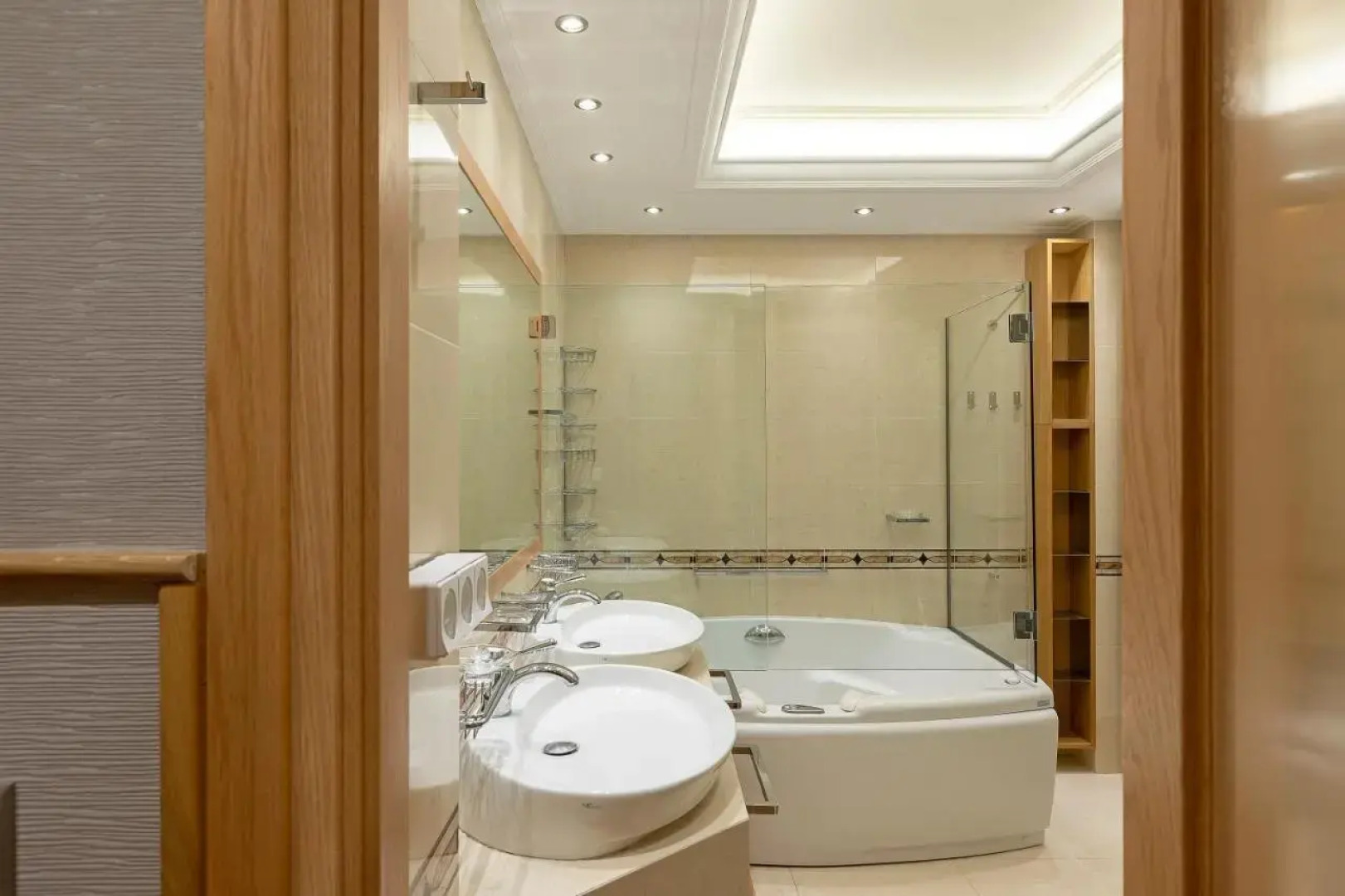 Vouliagmeni's Elegance by Acropolis Suites