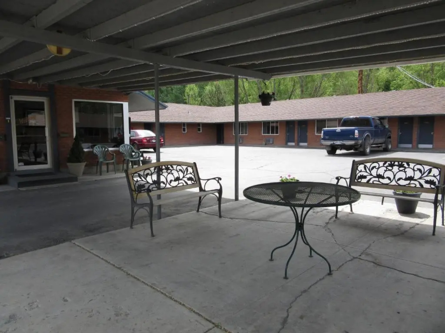 Lava Spa Motel & RV Park