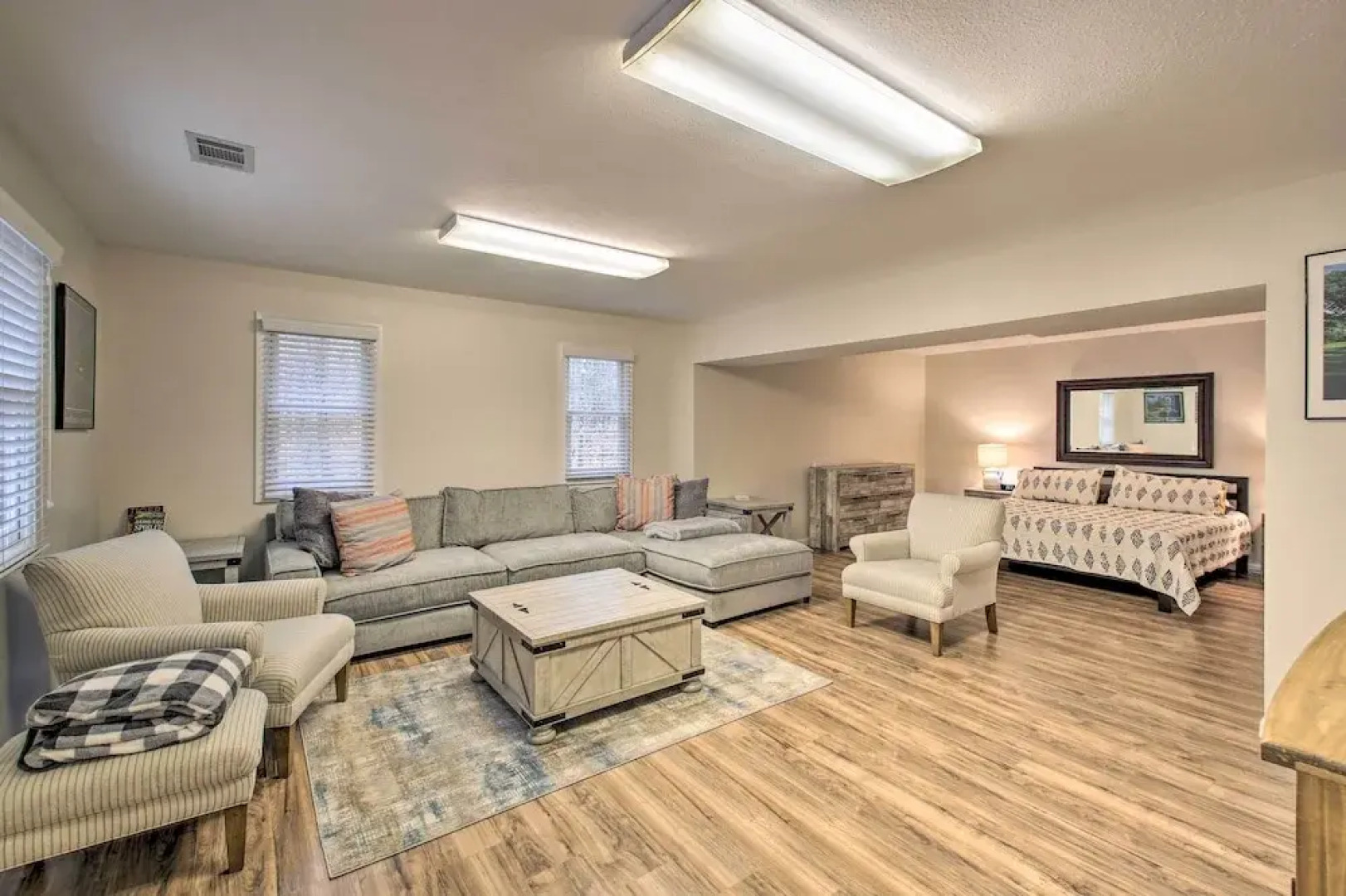 15 Mi to Hot Springs Nat'l Park: Home w/ Fire Pit!