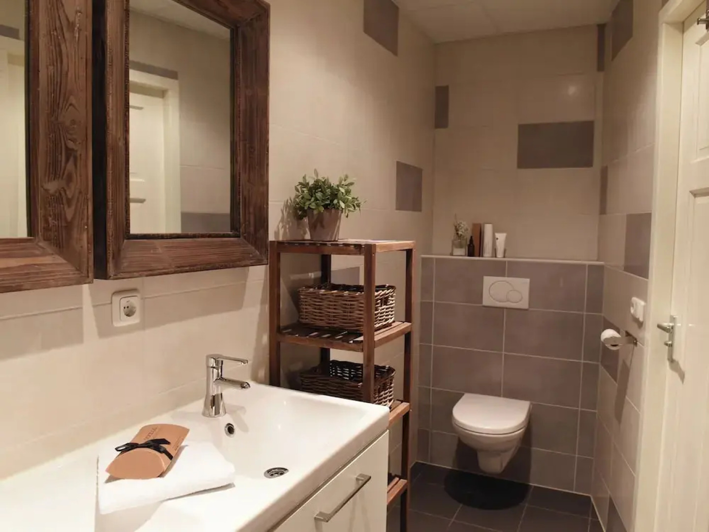 Modern Suites Near Beach