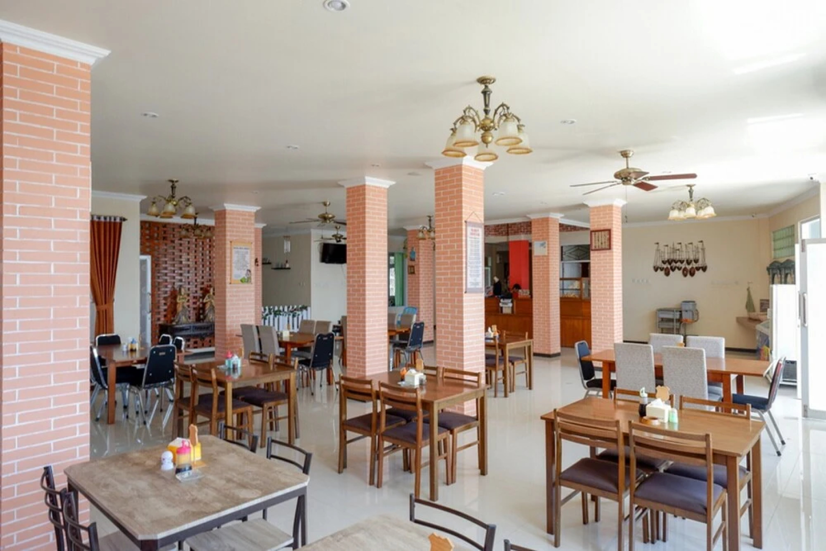 RedDoorz Plus Syariah @ Hotel Boulevard Luwuk