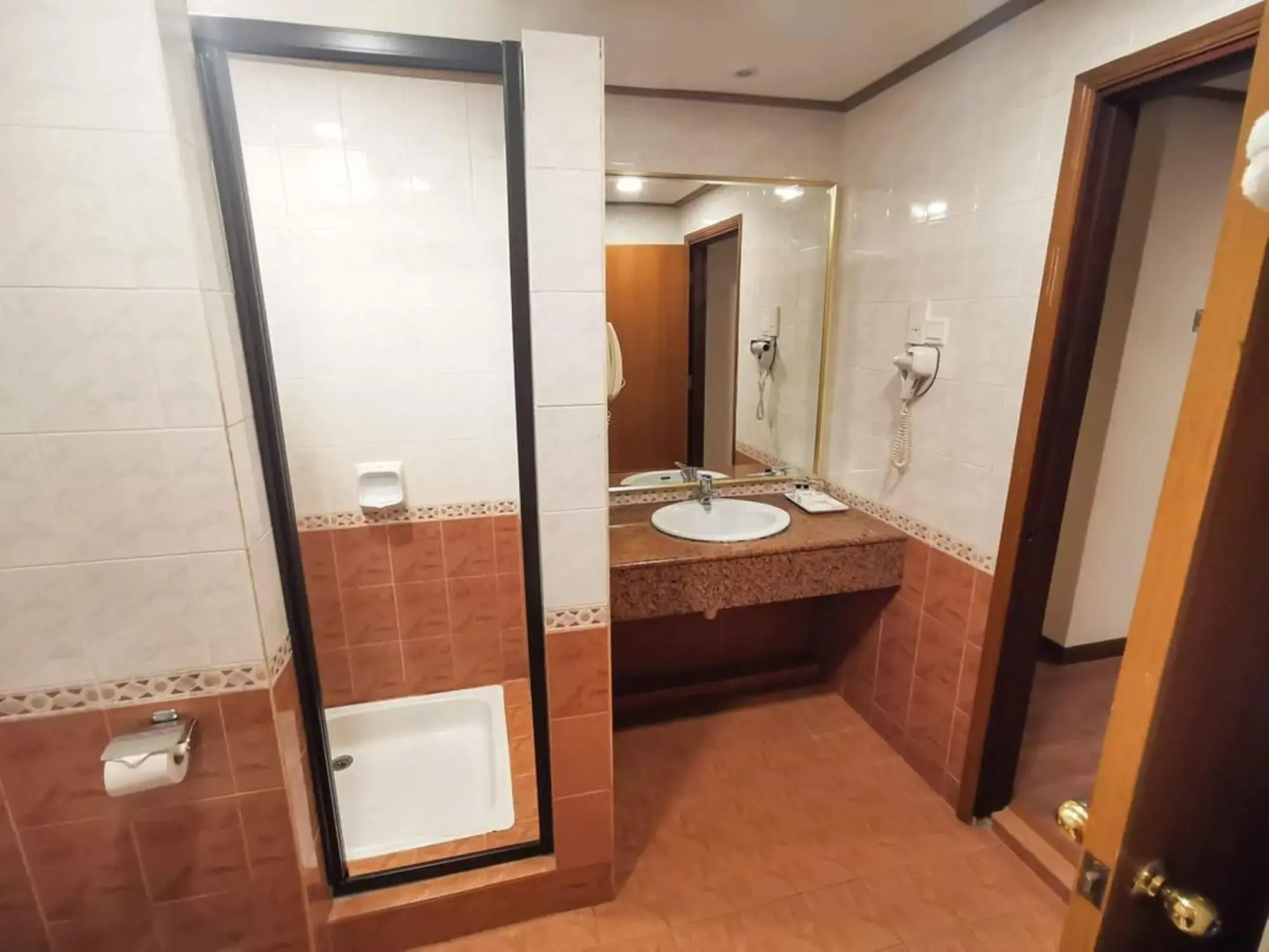 Crystal Crown Hotel Harbour View