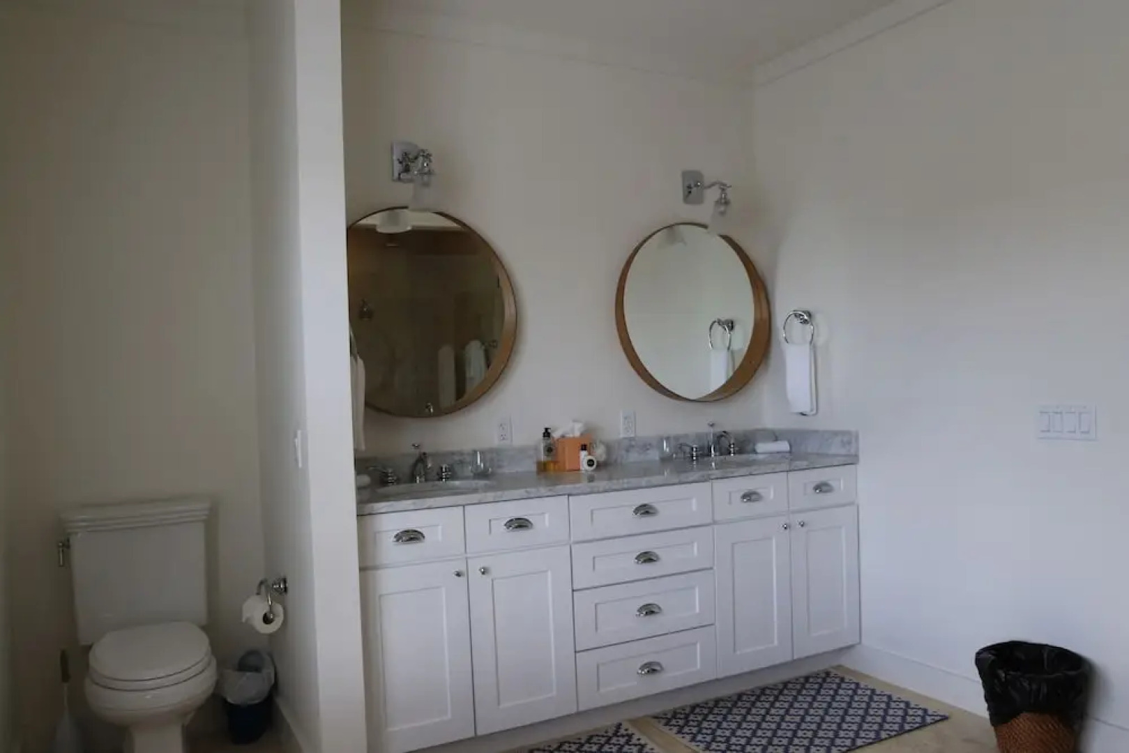 The Sandpiper Inn & Cottages