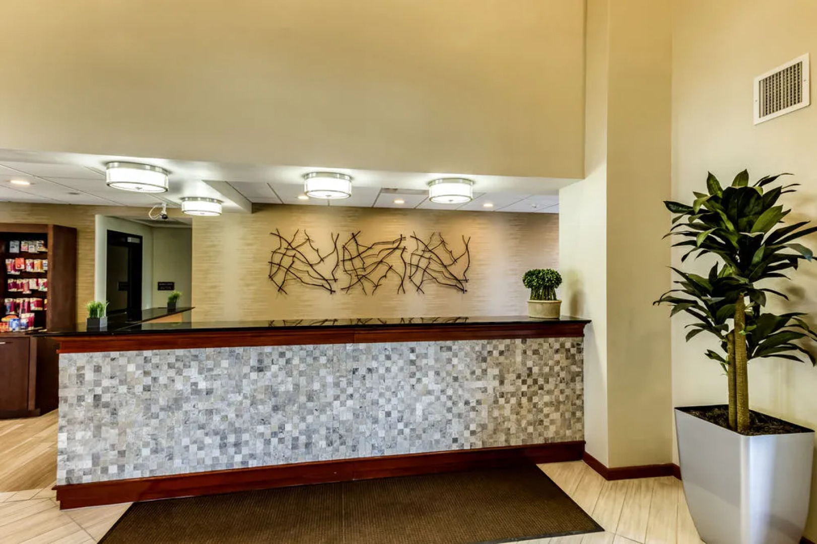 Holiday Inn Express & Suites Cedar Falls - Waterloo by IHG