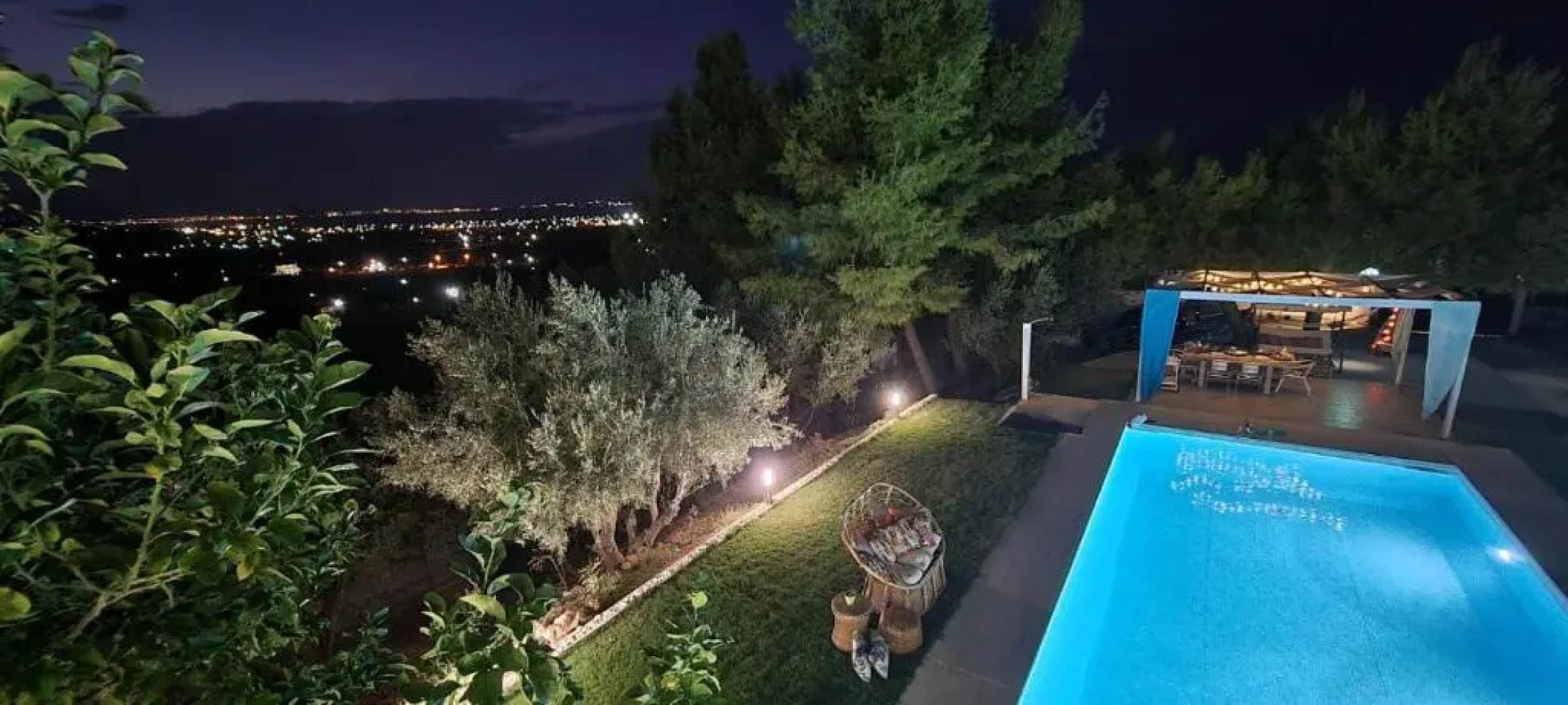 HEAVENLY VIEWS-2-APARTMENT with POOL VIEW CLOSE TO THE BEACH!