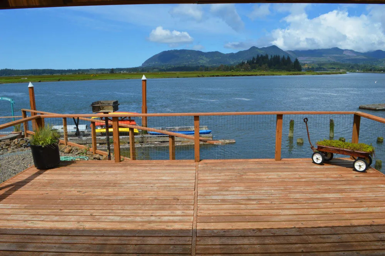 Wheeler on the Bay Lodge & Marina