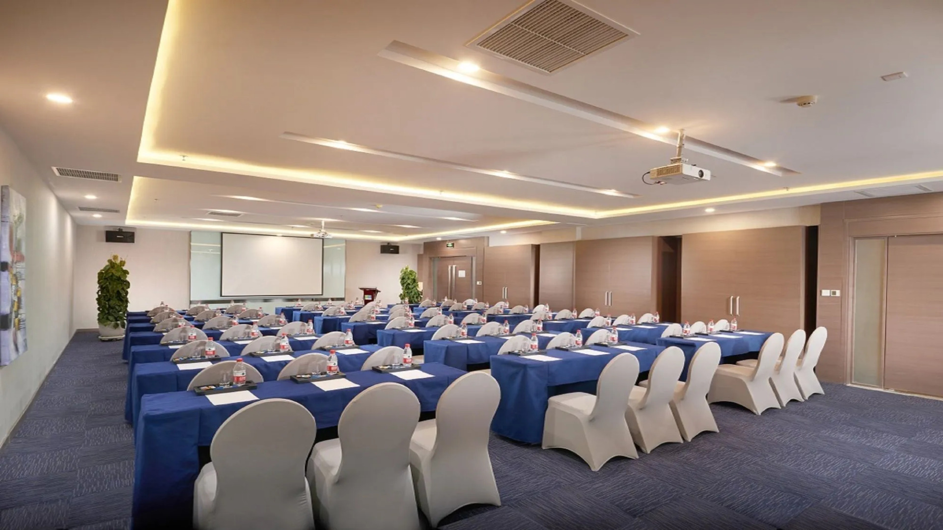 Holiday Inn Express Shenyang North Station by IHG