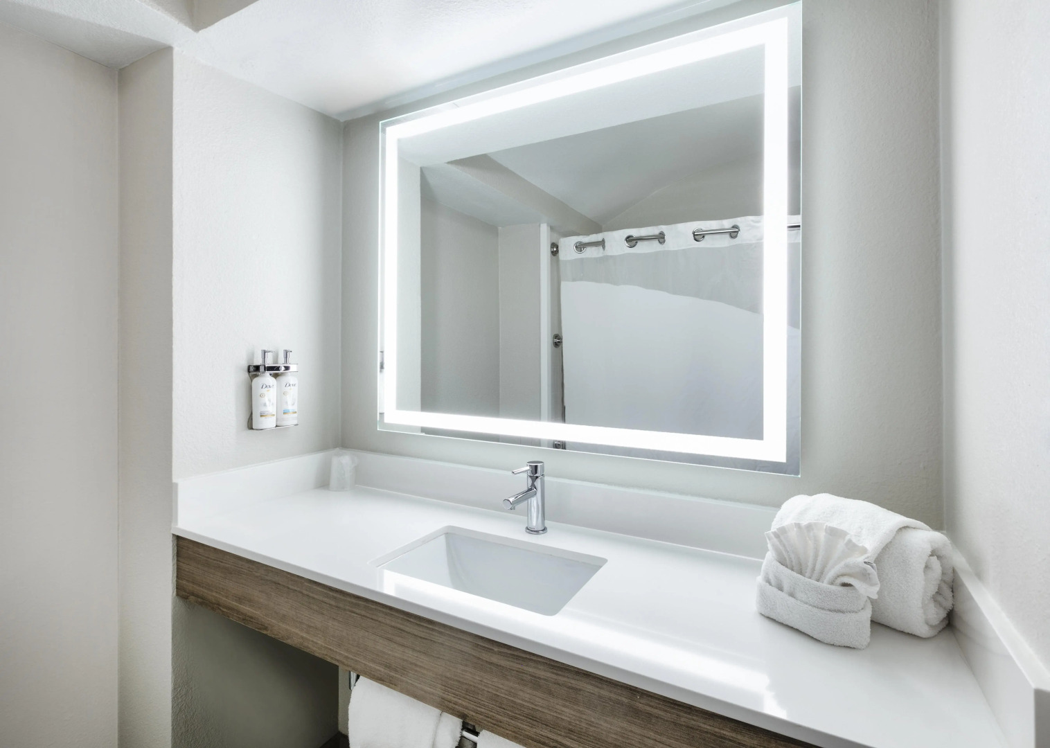 Holiday Inn Express & Suites Dallas Park Central Northeast by IHG