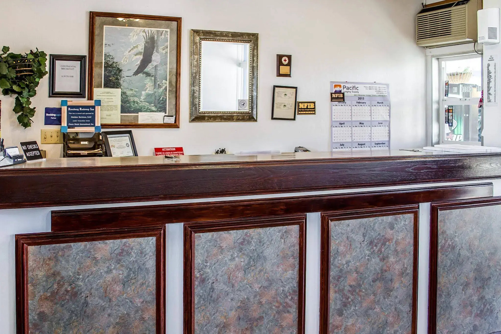 Rodeway Inn & Suites Roseburg