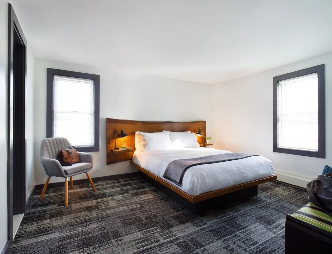 Main and Mountain Bar & Motel