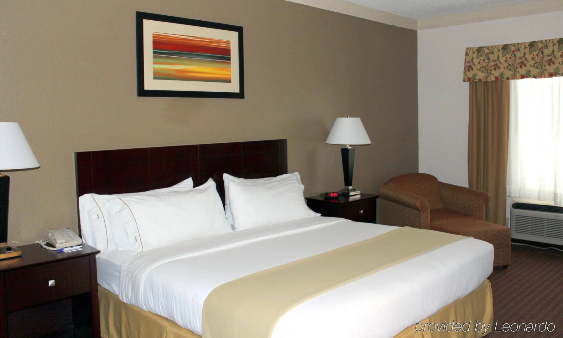Holiday Inn Express & Suites Plainview by IHG