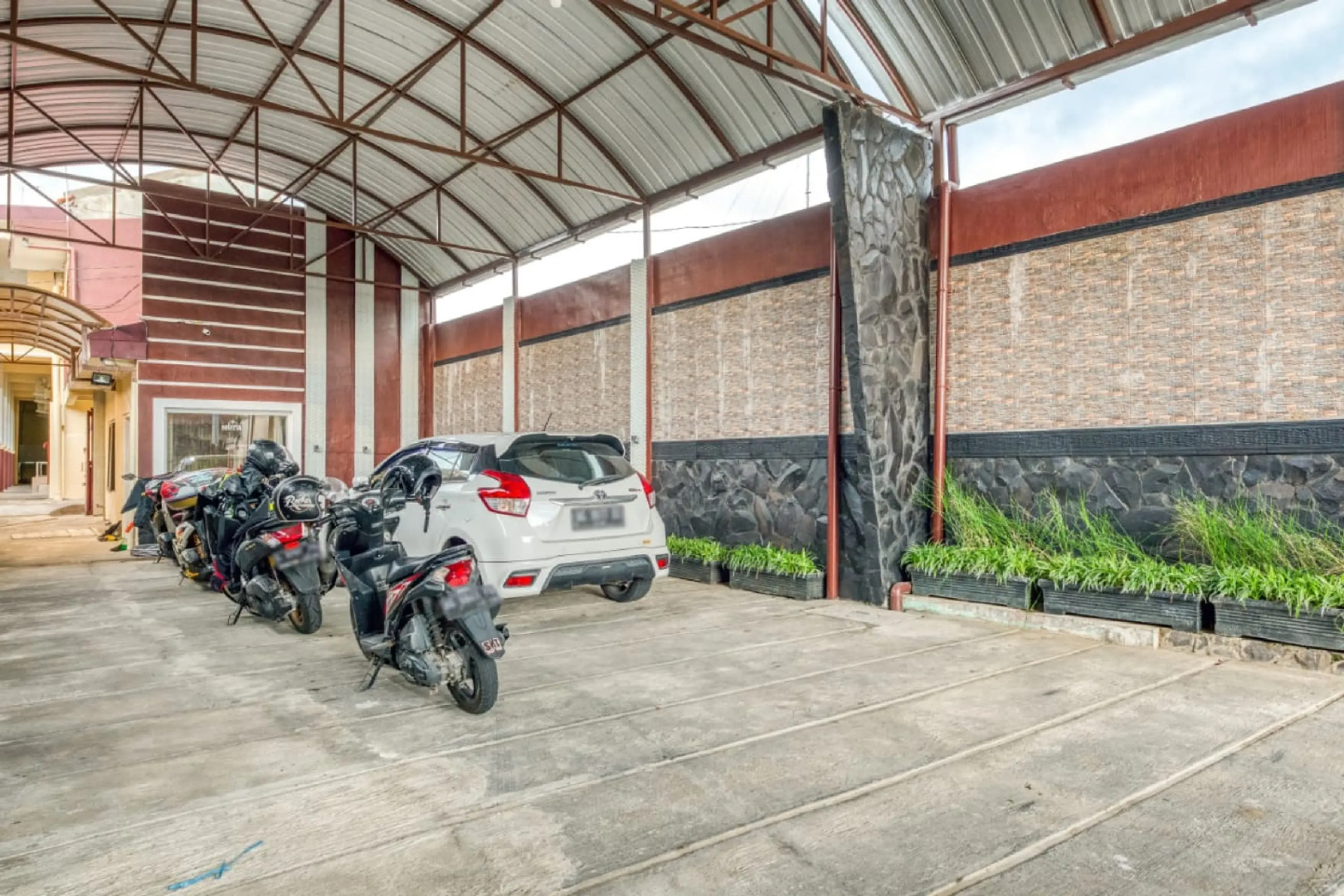 RedDoorz Syariah near Kebon Rojo Park Blitar