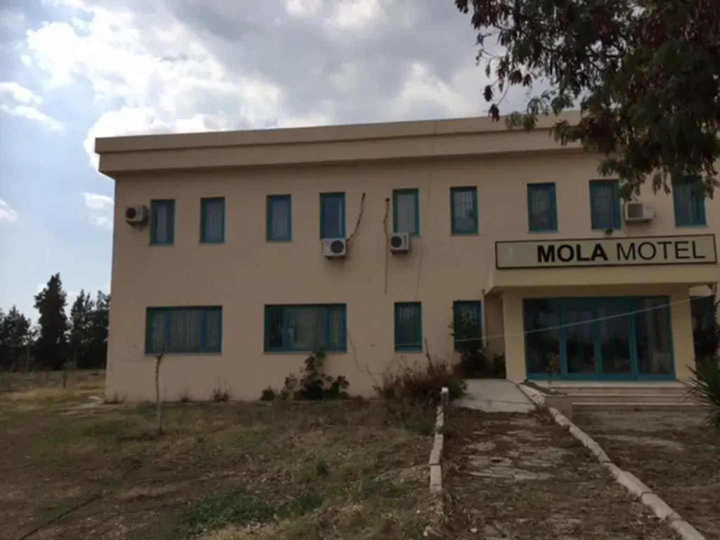 Mola Motel