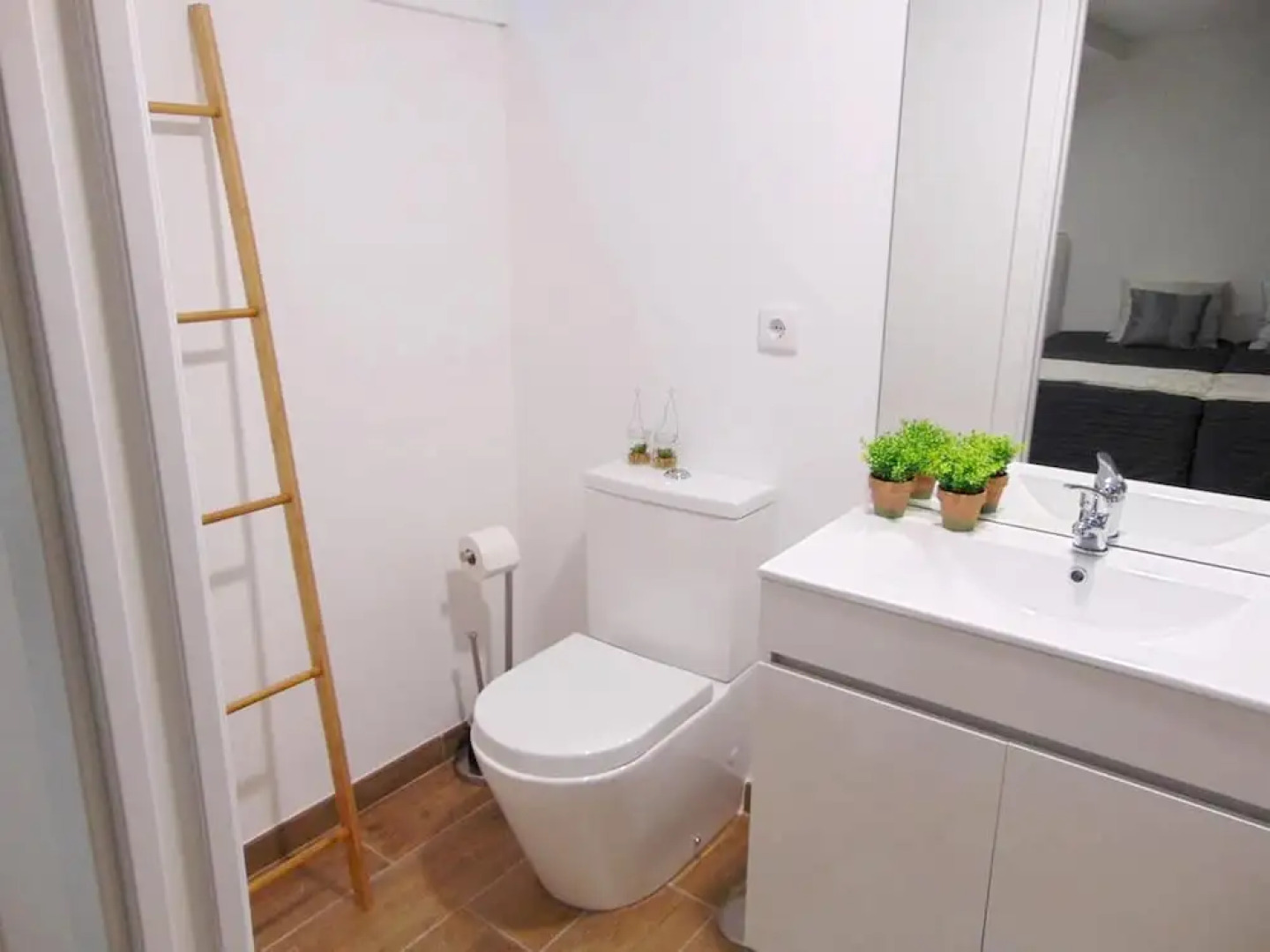 House With 3 Bedrooms in Salzedas, With Wonderful Mountain View and Furnished Garden Near the Beach