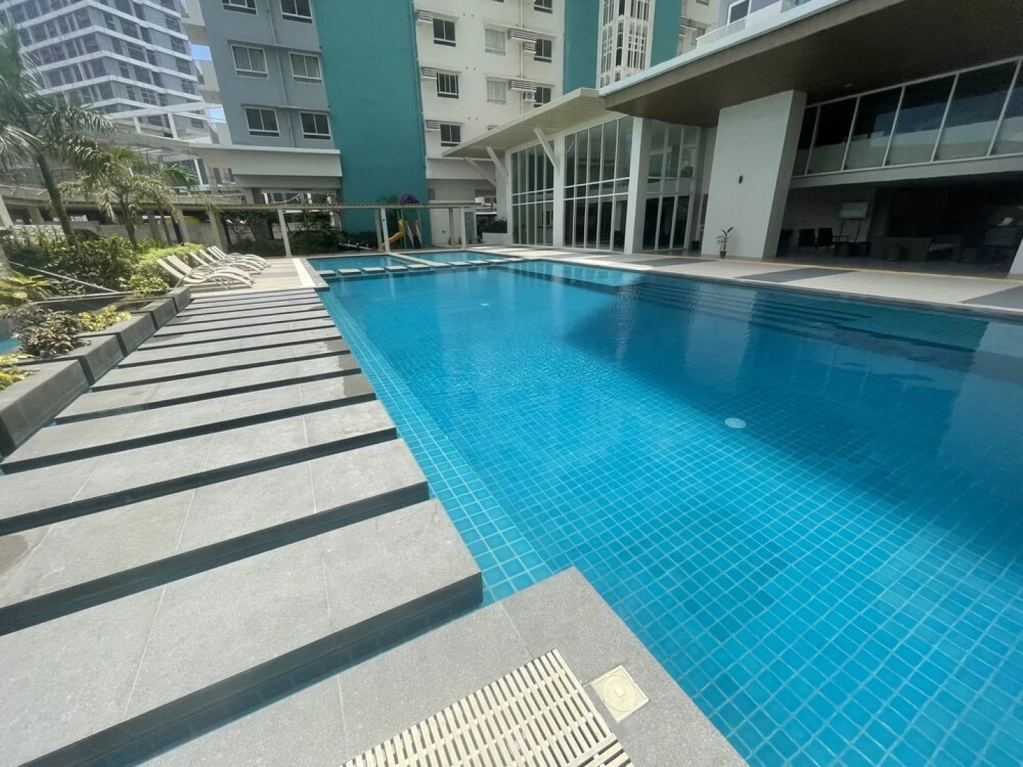 Mesavirre Bacolod | Elegantly Furnished 1BDM w/Balcony @ LOPEZ LUX.
