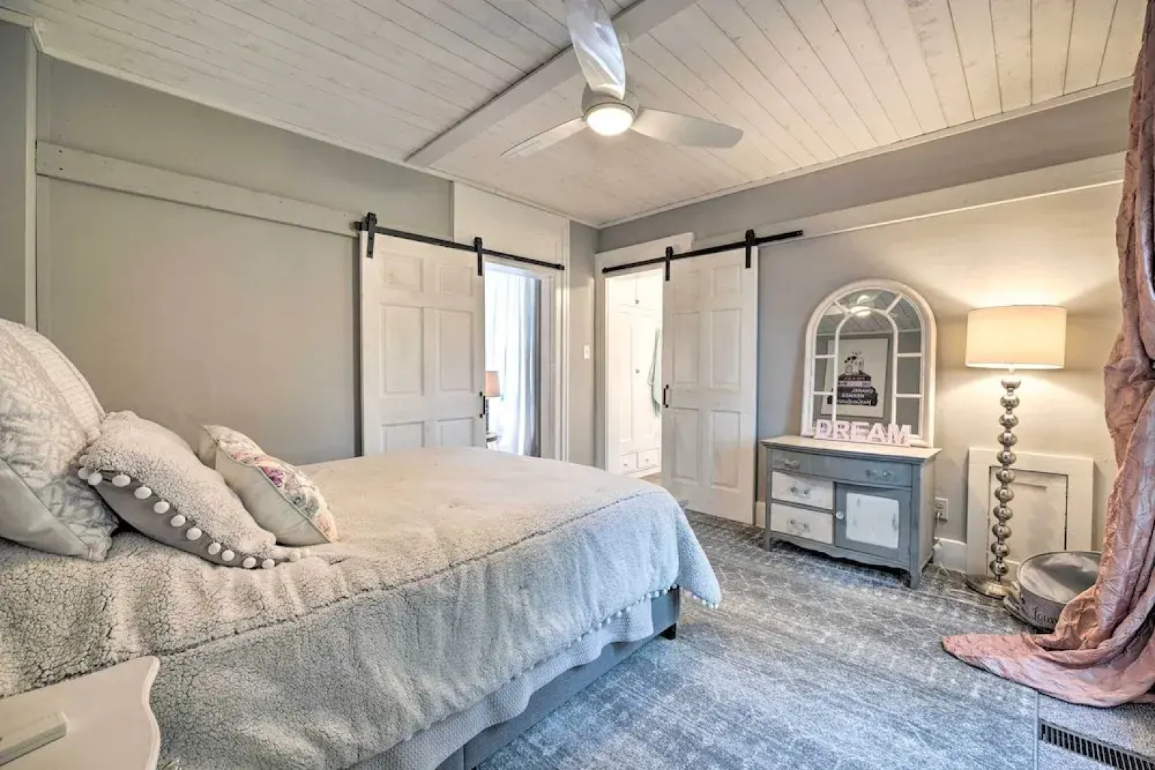 Romantic Apt Near Wineries, Golf & Lake Erie!