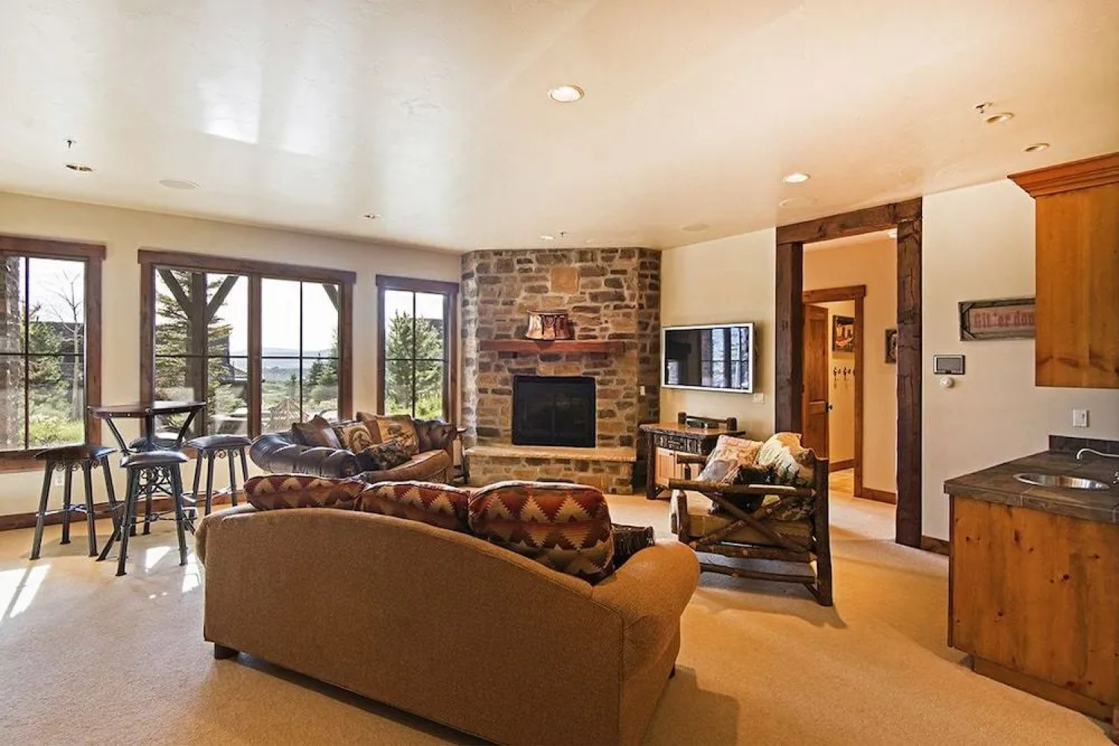 4BR Luxury Ranch Cabin by RedAwning