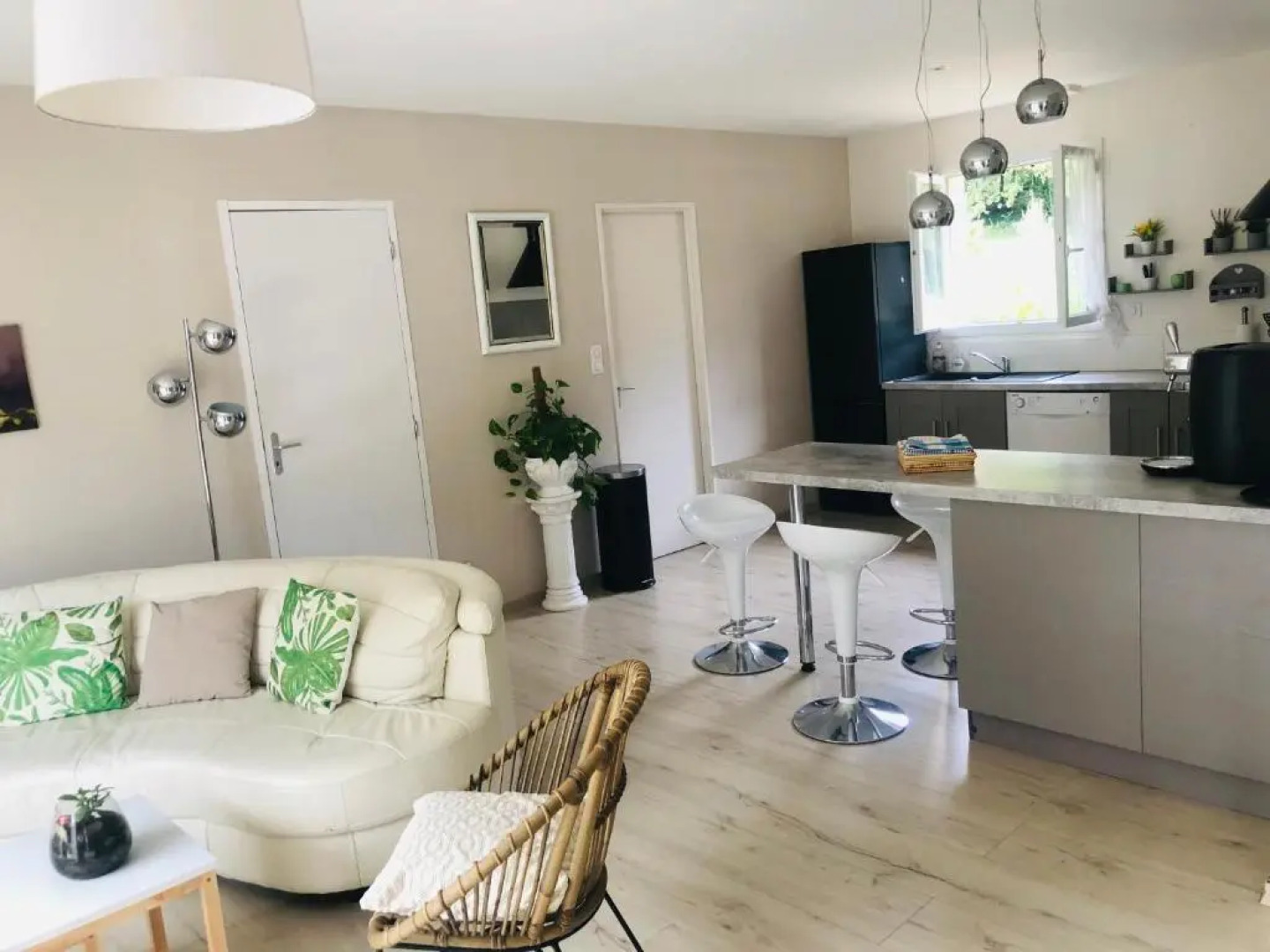 Villa piscine privée vallée châteaux Dordogne