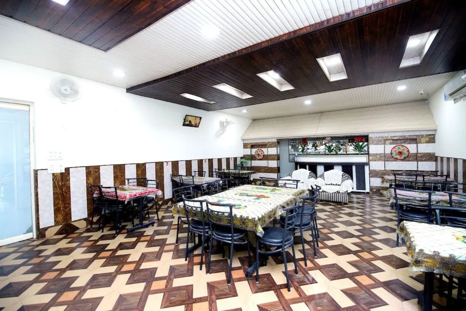 Spot On 42785 Mr Shawarma Family Restaurant And Hotel