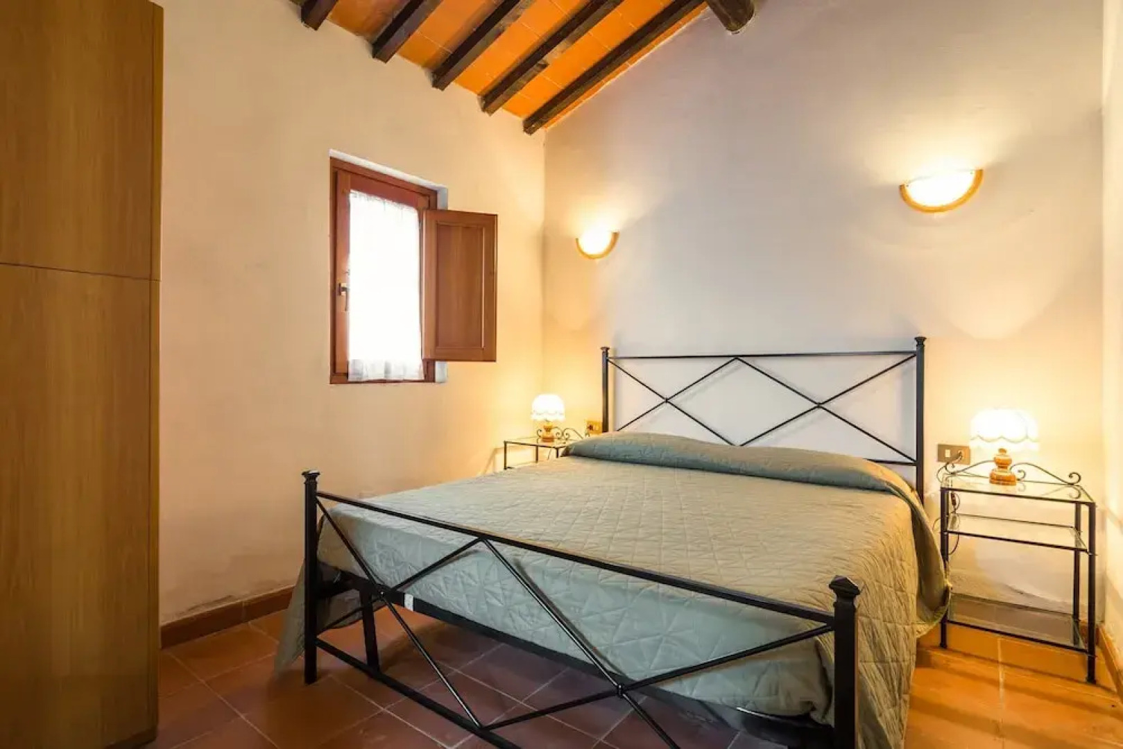 Country House With Pool and Court