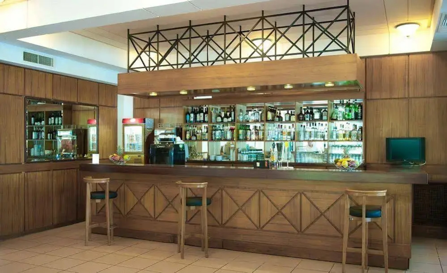 PHEIA, Vriniotis Resorts