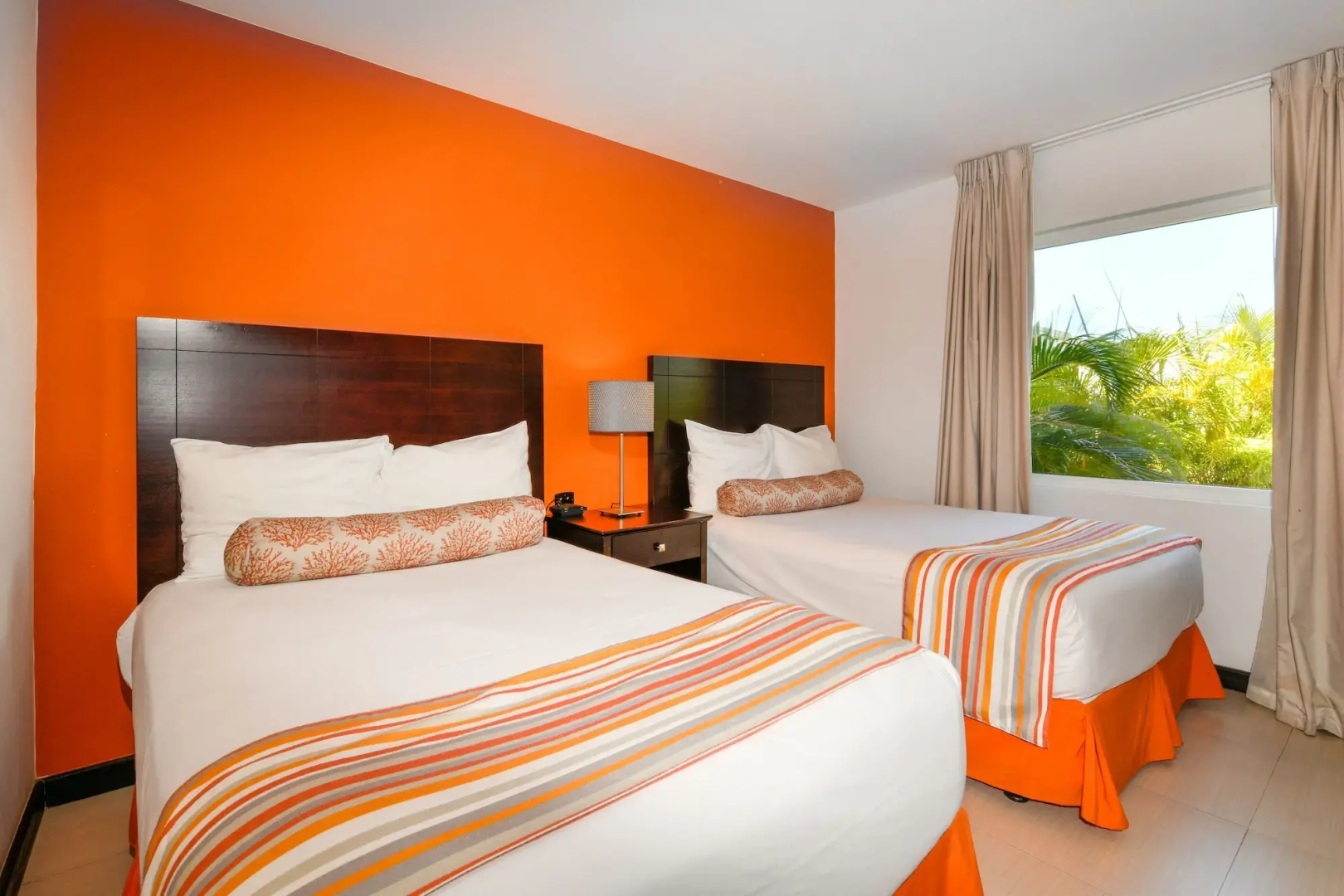 voco Surfside Aruba by IHG