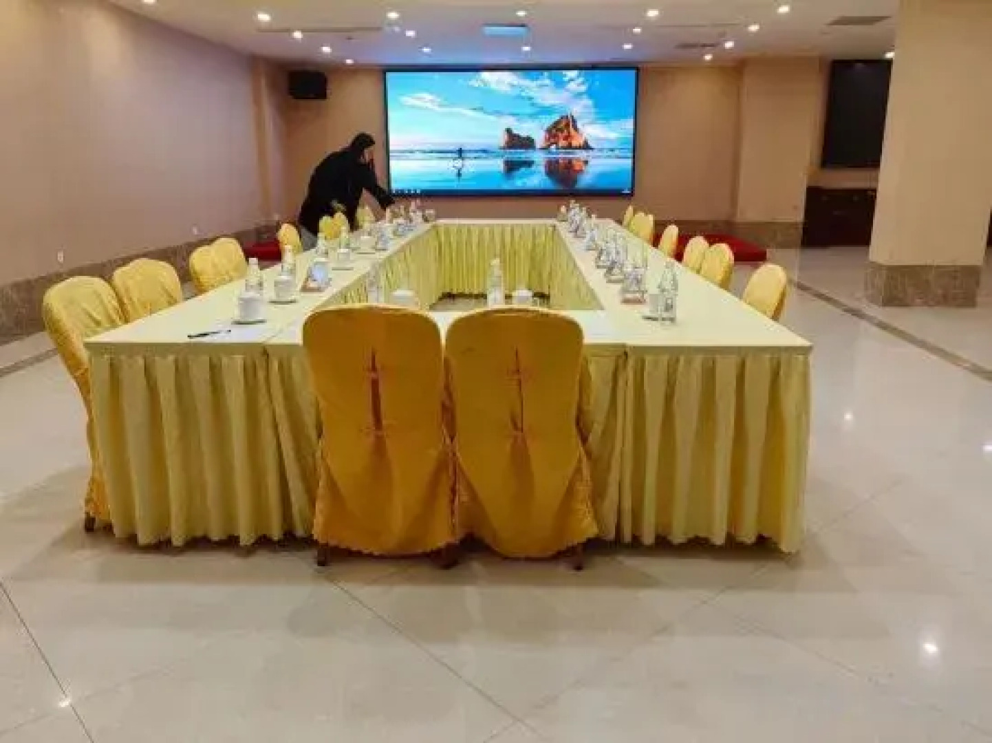 Riverside Lidu Hotel