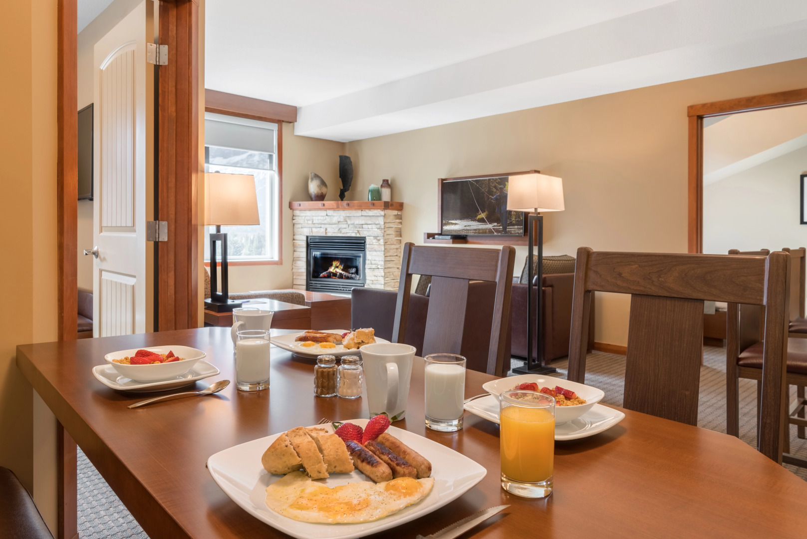 Falcon Crest Lodge by CLIQUE